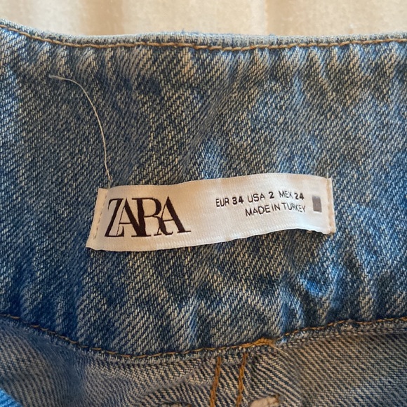 Zara jeans with belt. US2/ 24 - Picture 2 of 5